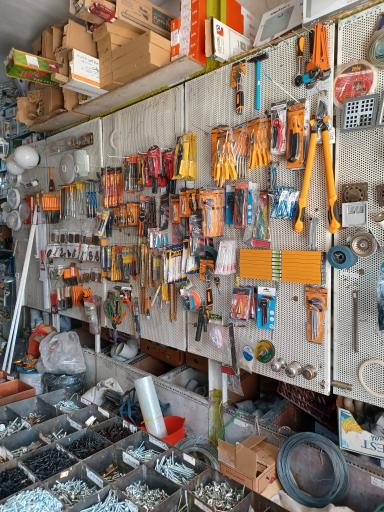 عکس رنگ و ابزار صادقی