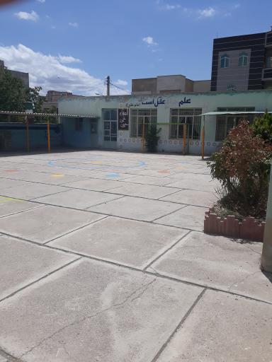 عکس دبیرستان دخترانه شاهد طاهره انصاری میانه