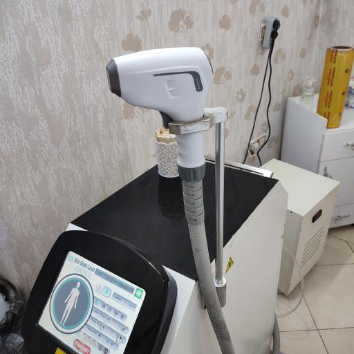 عکس مرکز لیزر آیسان