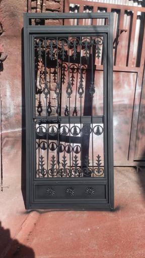 عکس گارگاه درب و پنجره سازی مهدوی
