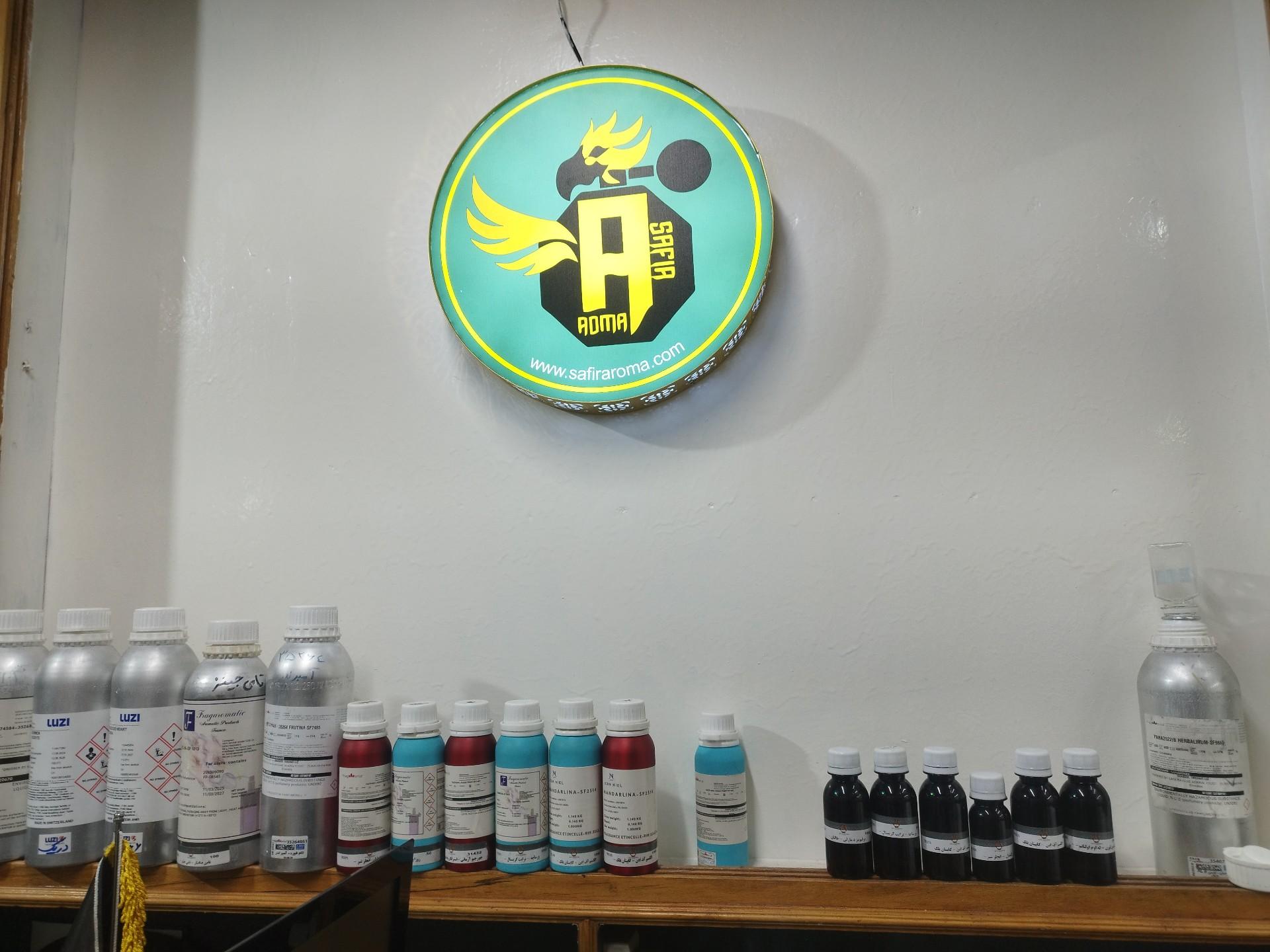 عکس پخش عطر سفیر