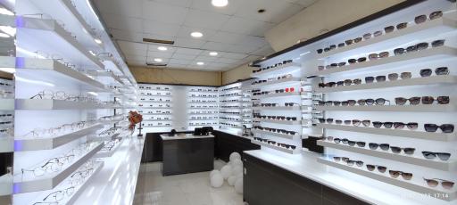 عکس عینک فروشی آی نور