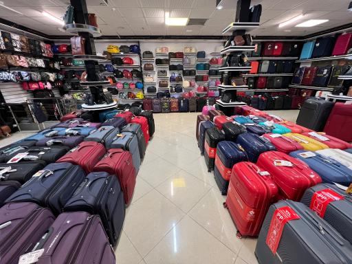 عکس فروشگاه کیف آرامیس