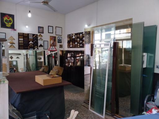 شیشه و آینه صادقی