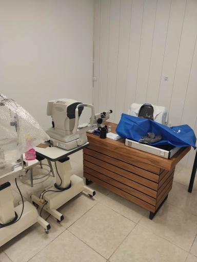 عکس گالری عینک و بینایی سنجی نیکی