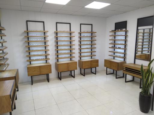 عکس گالری عینک و بینایی سنجی نیکی