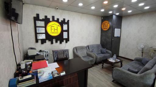 عکس مشاور املاک فرهادی