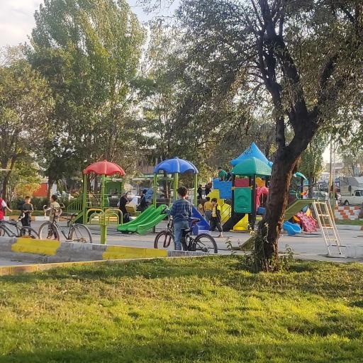 عکس زمین بازی کودکان پارک وحدت