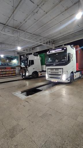 عکس تعویض روغن احمد 