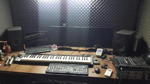 عکس استودیو  موسیقی زروان 