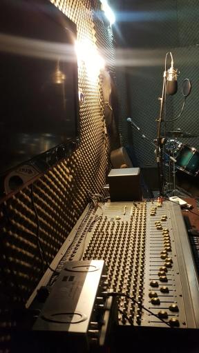 عکس استودیو  موسیقی زروان 