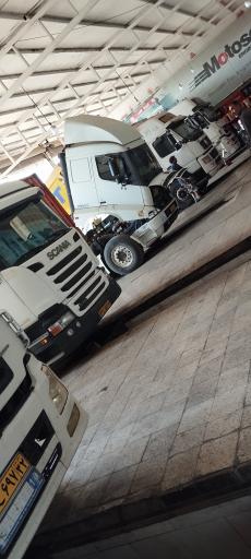 عکس تعویض روغن احمد 