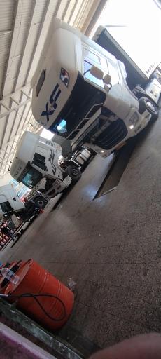 عکس تعویض روغن احمد 