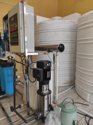 عکس عابر آب