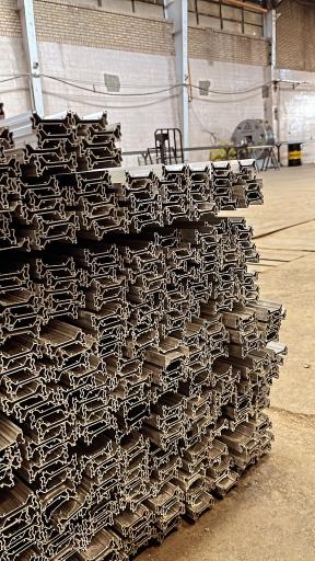 عکس پارس آلومینیوم مومنی 