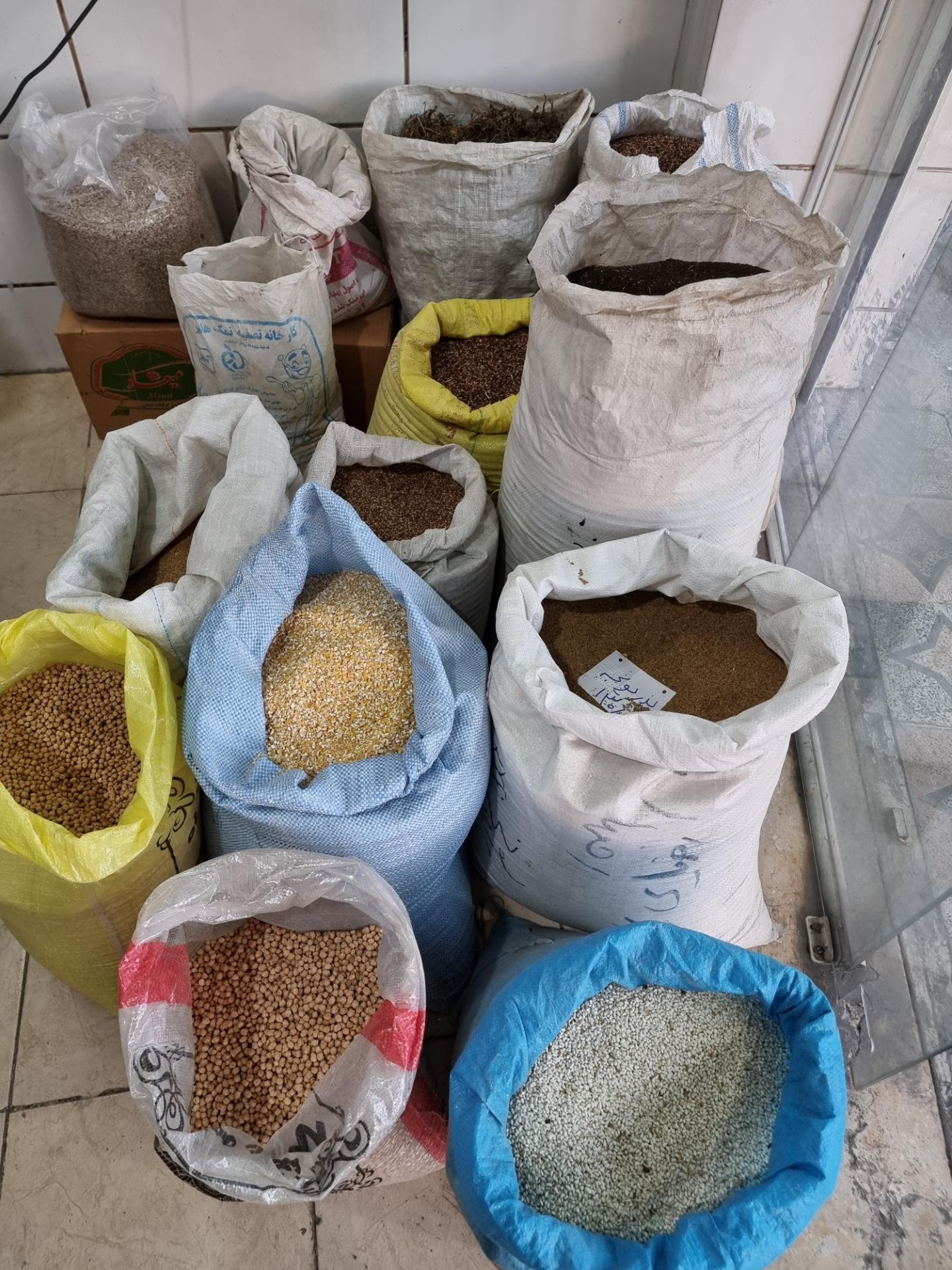 عکس عطاری چهل گیاه