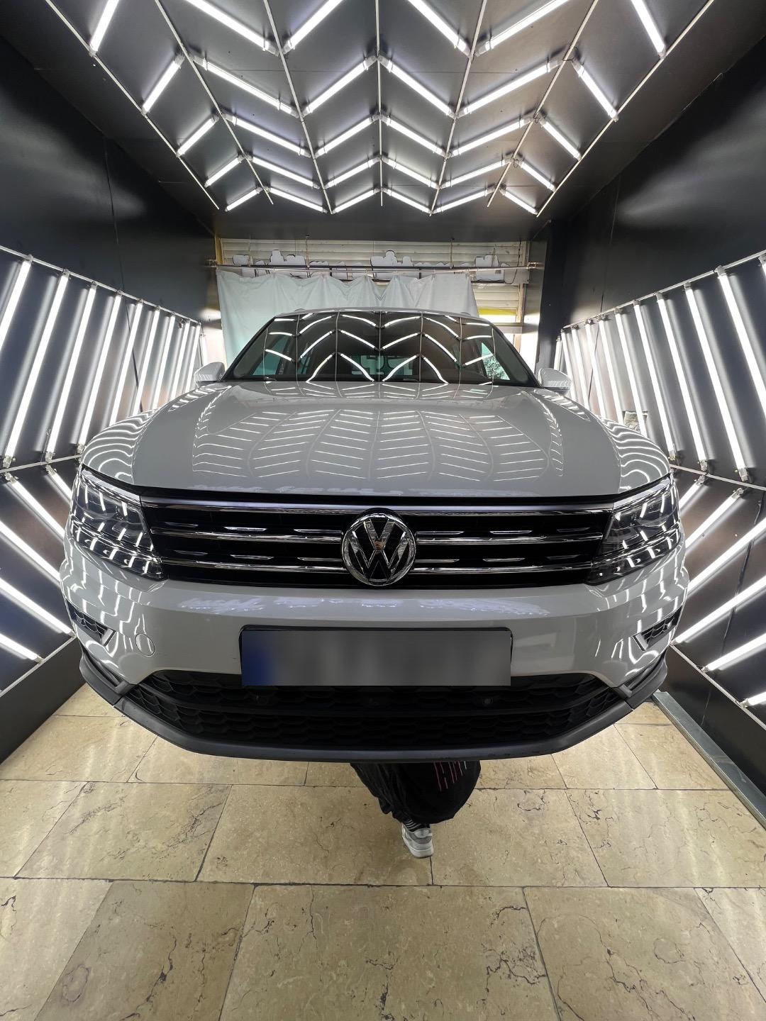 عکس کارشناسی و تشخیص رنگ عباسپور