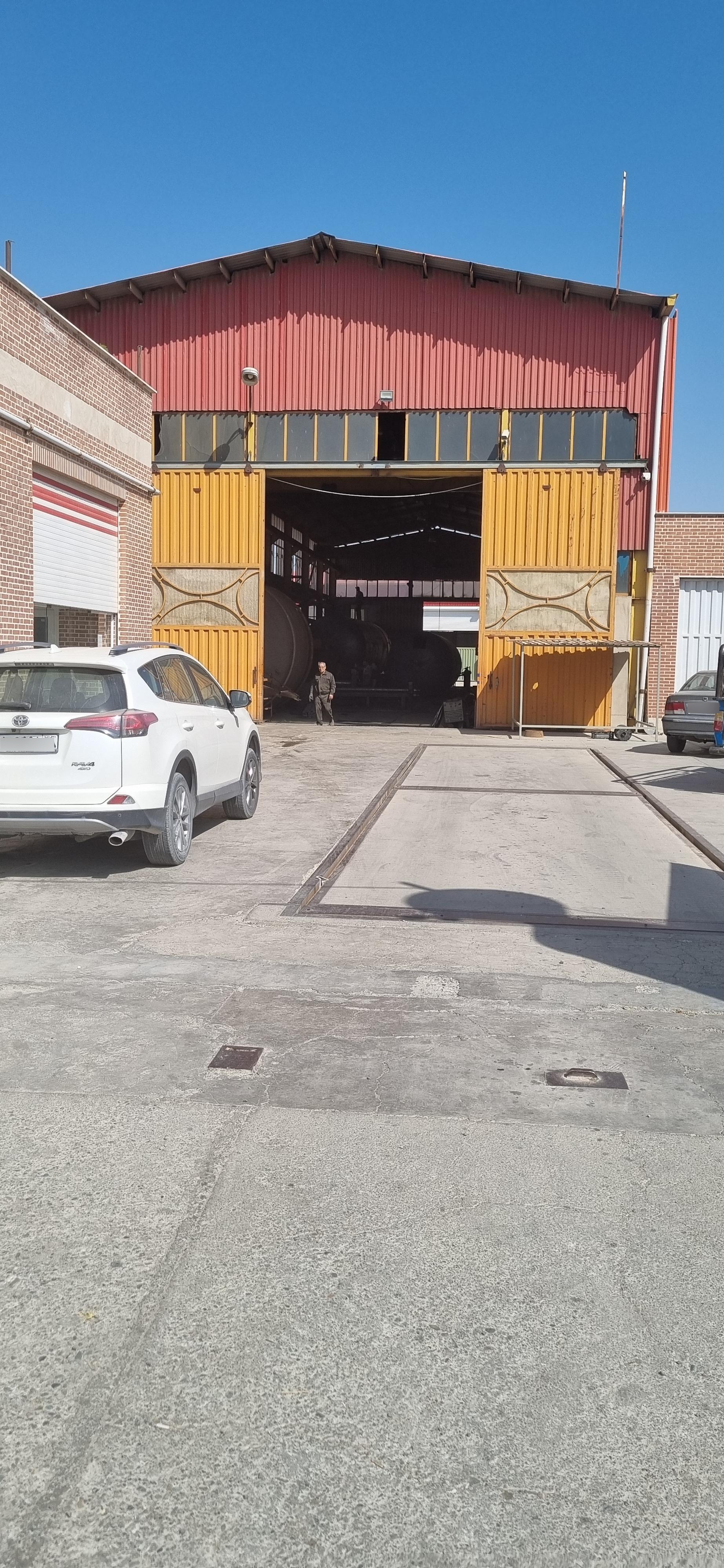 عکس پیشرو صنعت.غریبی