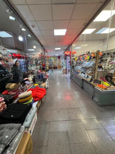 عکس بازار بزرگ کفش و چرم تبریز