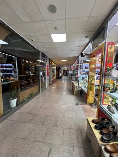 عکس بازار بزرگ کفش و چرم تبریز