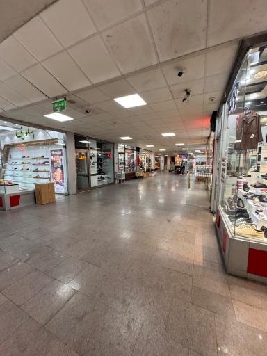 عکس بازار بزرگ کفش و چرم تبریز