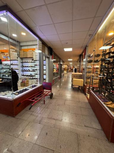 عکس بازار بزرگ کفش و چرم تبریز