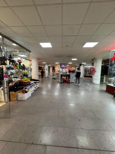 عکس بازار بزرگ کفش و چرم تبریز