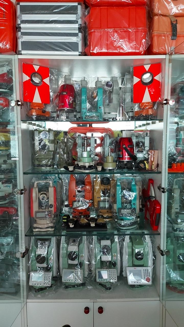 عکس مهندسی عدل(تجهیزات نقشه برداری)