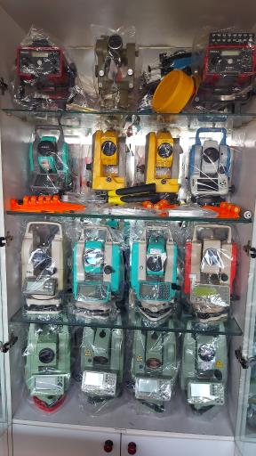 عکس مهندسی عدل(تجهیزات نقشه برداری)