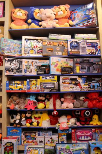 عکس فروشگاه اسباب بازی توبو