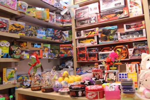 عکس فروشگاه اسباب بازی توبو