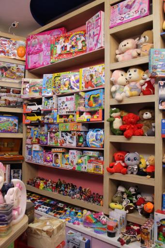 عکس فروشگاه اسباب بازی توبو