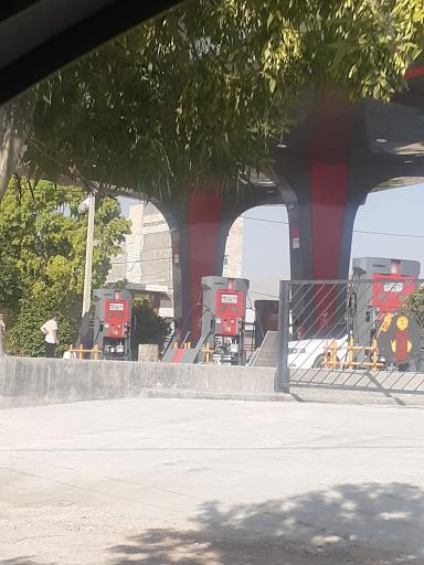 عکس جایگاه بنزین صادقی