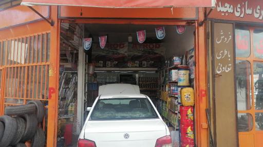 عکس تعویض روغن وپنچر گیری صحرا نورد