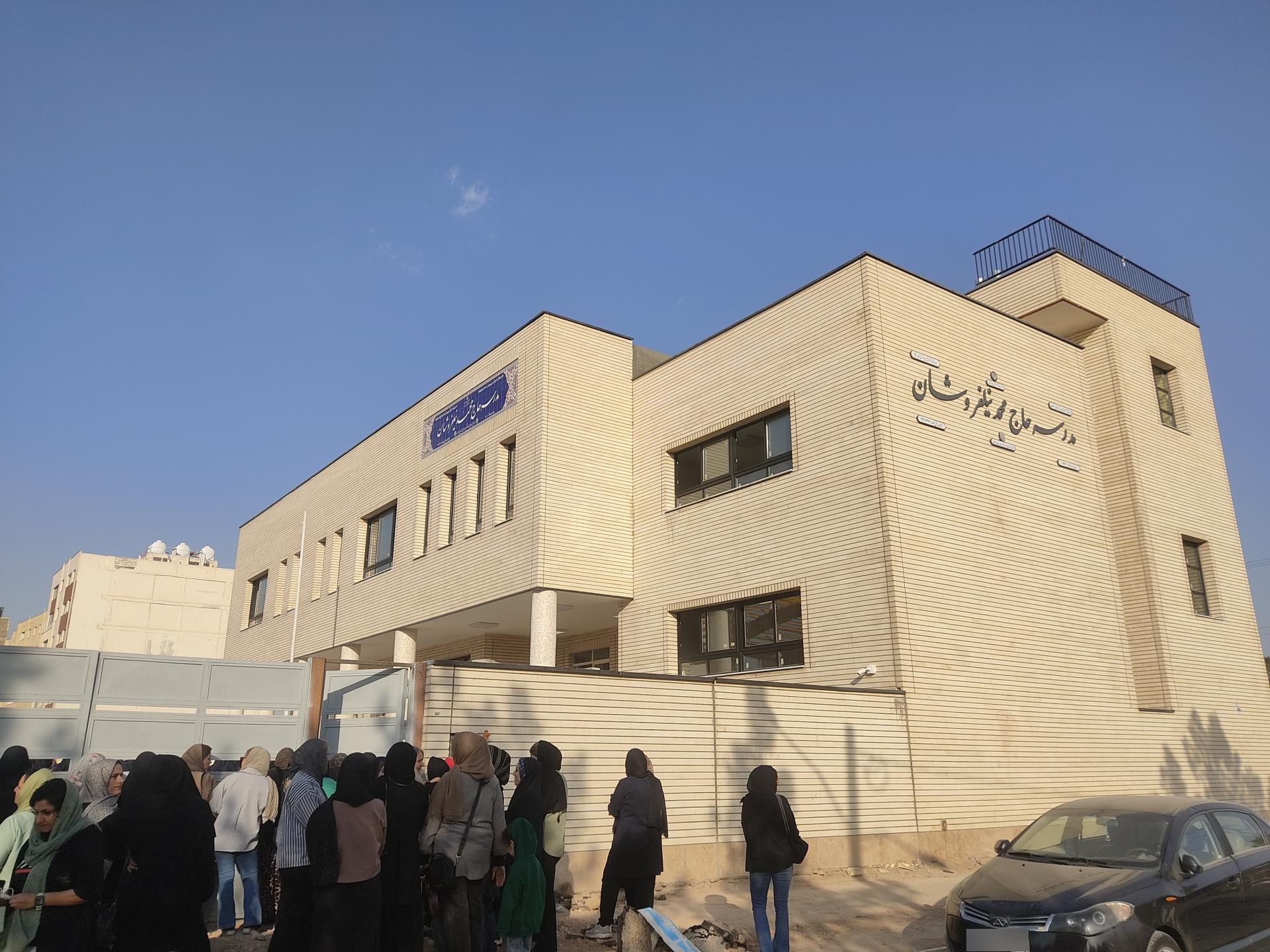 عکس مدرسه دخترانه دوره اول متوسطه حاج محمد نیلفروشان