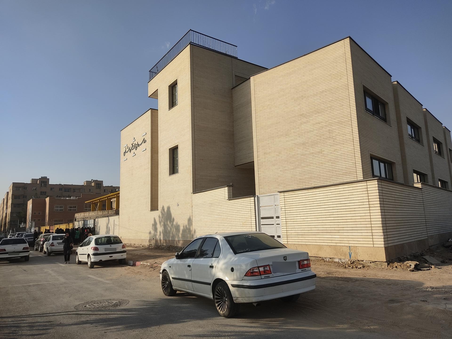 عکس مدرسه دخترانه دوره اول متوسطه حاج محمد نیلفروشان