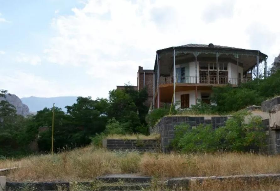 عکس عمارت کلاه فرنگی ماکو