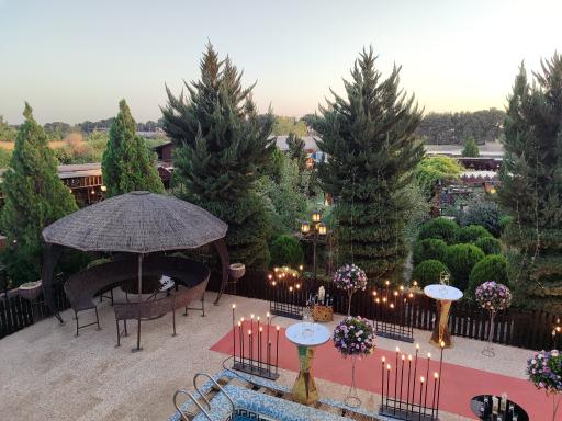 عکس باغ چوبی