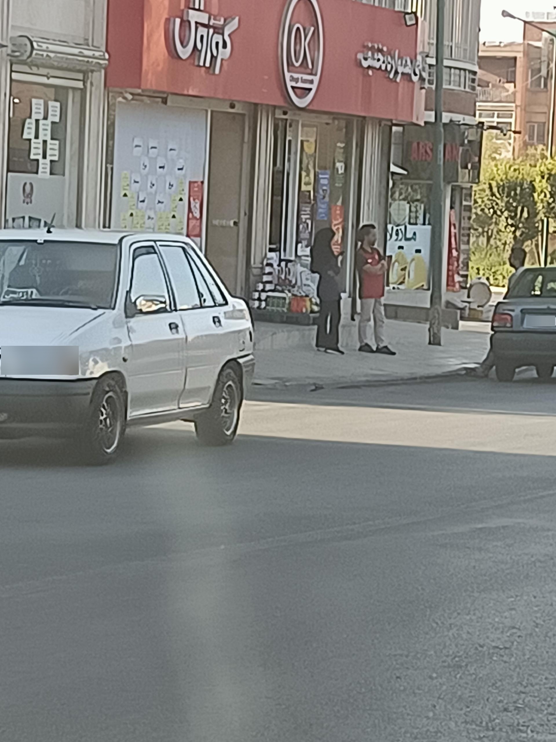 عکس فروشگاه افق کوروش