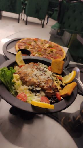 عکس باغ رستوران ویلانژ