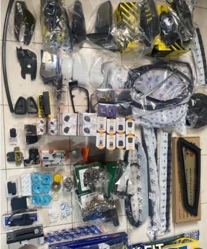 عکس تعمیر قفل و شیشه بالابر خودرو