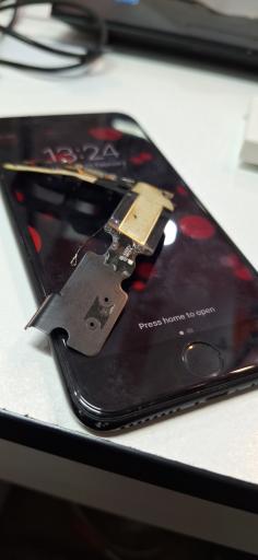 عکس فروشگاه کات موبایل