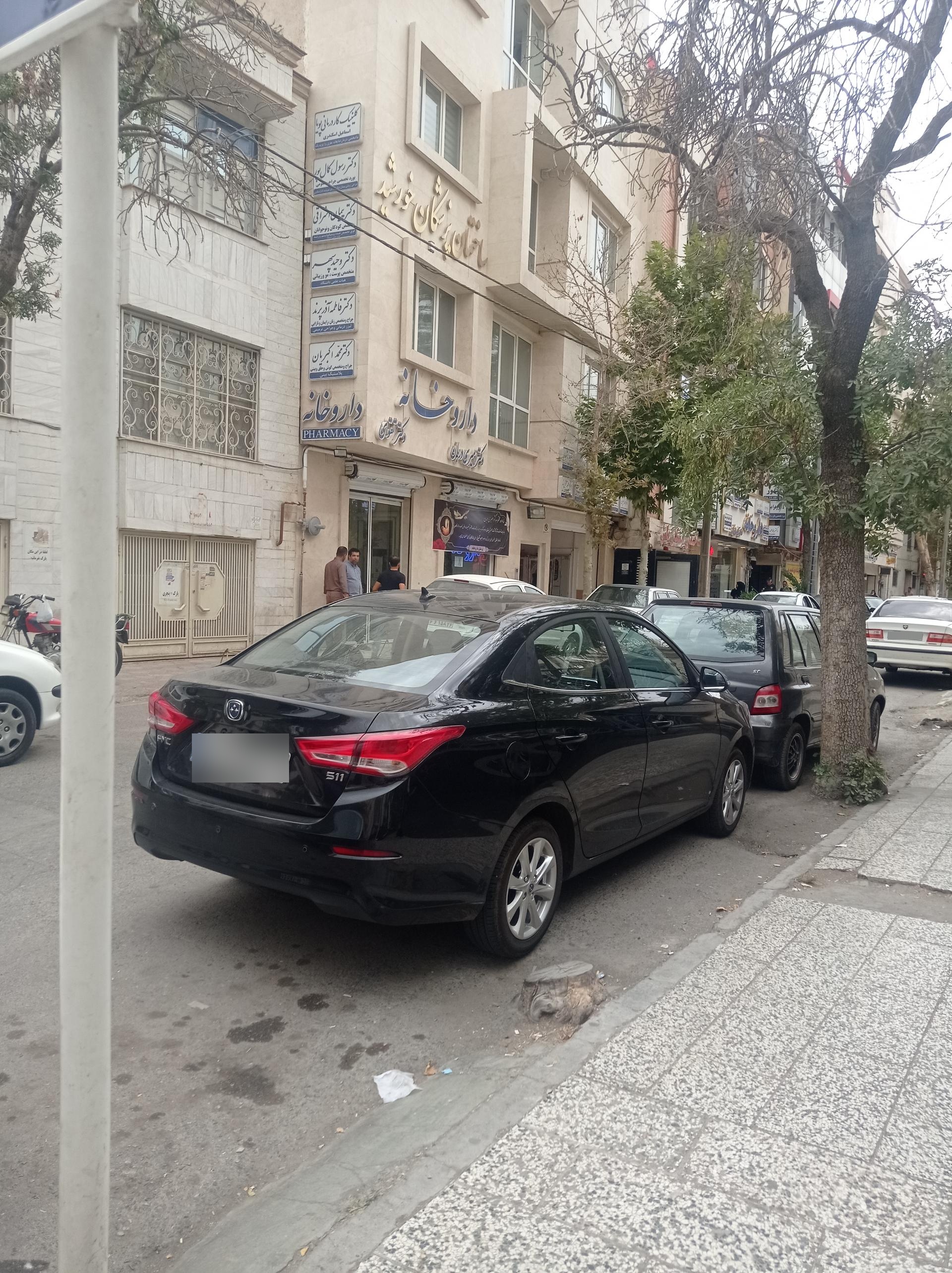 عکس دکتر فاطمه آذر پرند جراح و متخصص زنان زایمان و نازایی