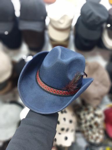 عکس فروشگاه کلاه سه کاج