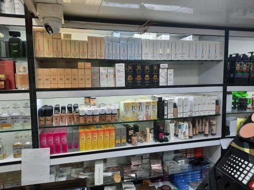 عکس فروشگاه آرایشی روژان