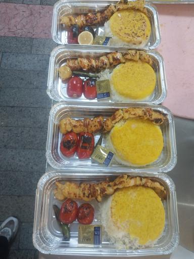 عکس تهیه غذای لیام 