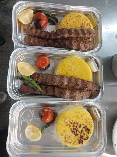 عکس تهیه غذای لیام 