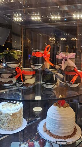 کافه قنادی رکسی