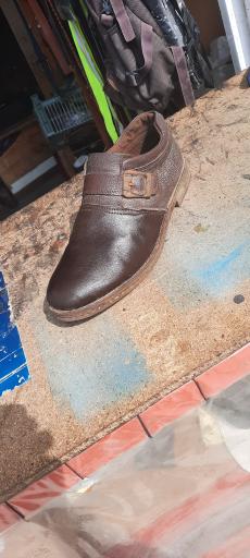 عکس تعمیرات کیف و کفش معلم