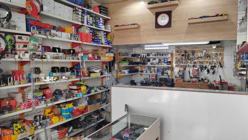 عکس قفل و کلید سازی عادل 